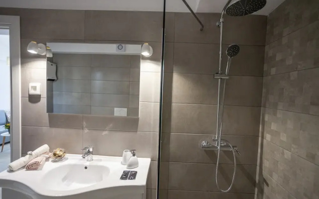 Attalos luxury flat Psyrri square