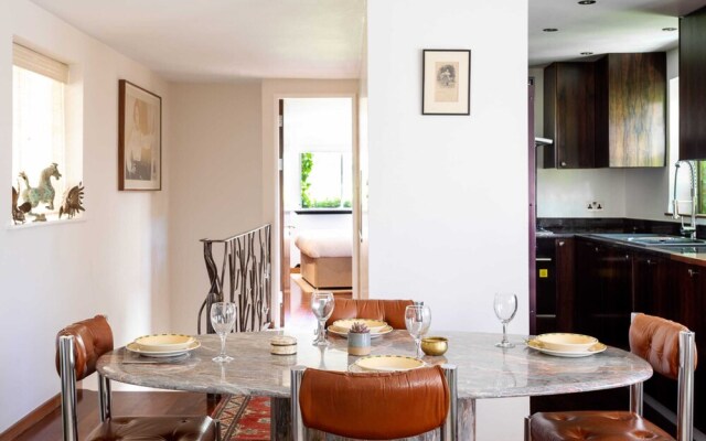 Quiet Kensington Mews House