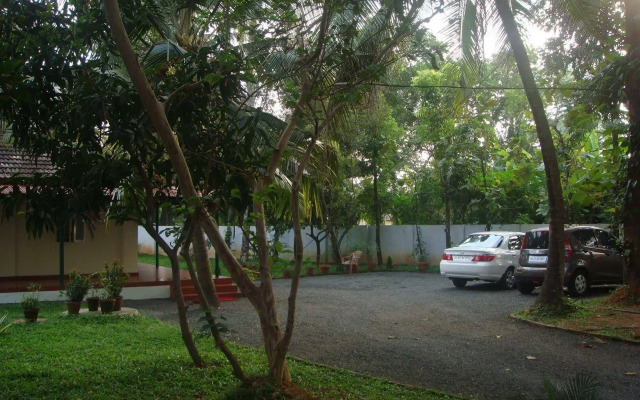 Palm Grove Service Villa
