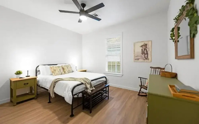 New Charming 2-bedroom Home Minutes to Downtown