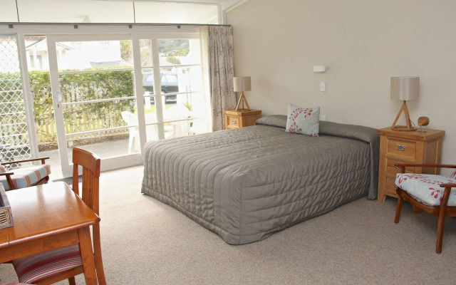 Hananui Lodge and Apartments