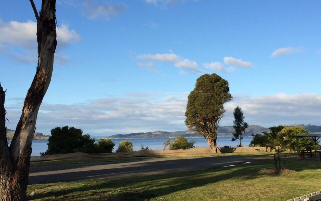 Snug Beach Cabin And Caravan Park