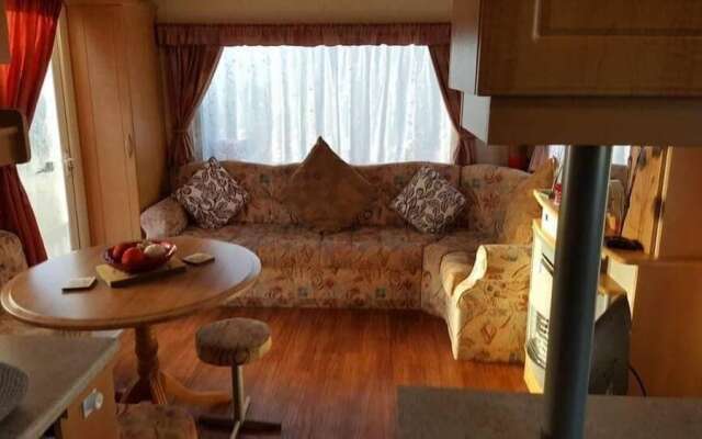 T & J's Caravan - 207 Happy Day's