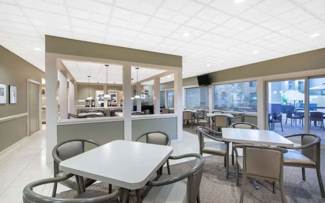Ramada By Wyndham Midtown Grand Island