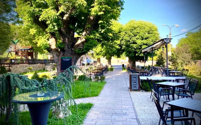 Hotel & Restaurant Pod Kaštany