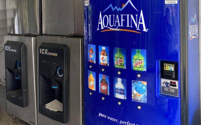 HomeTowne Studios By Red Roof Vero Beach - I-95