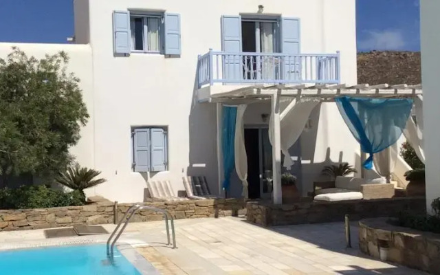 Edelweiss Luxury Suite, 1 minute walk to beach