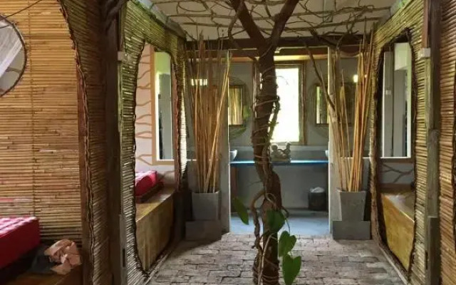 Sunrise Lodge & Lounge