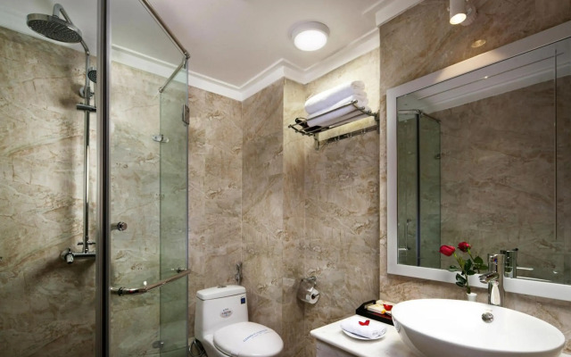 Golden Moon Suite Hotel