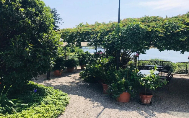 Casa Al Vicolo Di Ranco 50mt From Beach - Happy Rentals