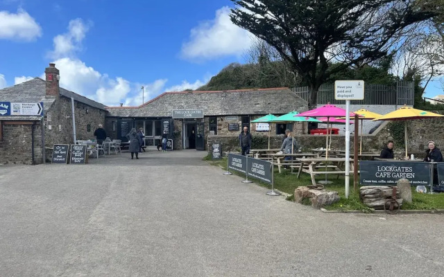 Bescot House, Bramble Hill, Bude, 4 bed det House