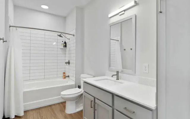 CozySuites on Mass w garage parking 21