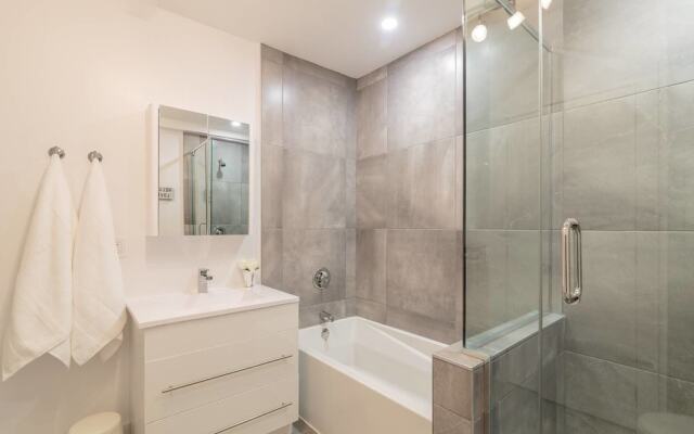 3 Br Luxury & Spacious Apartment in Little Italy