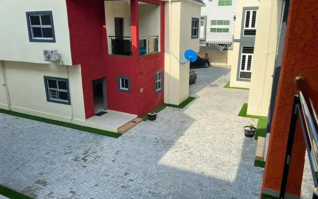 Comforts Court And Apartment