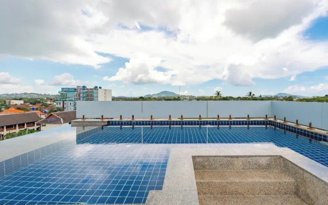 Rooftop Pool 5mins to NaiHarn Beach C187