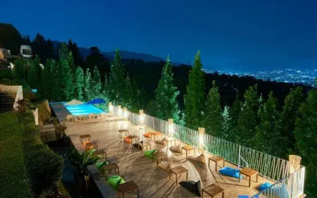 Luxcamp Bukit Damar - Puncak By Horison