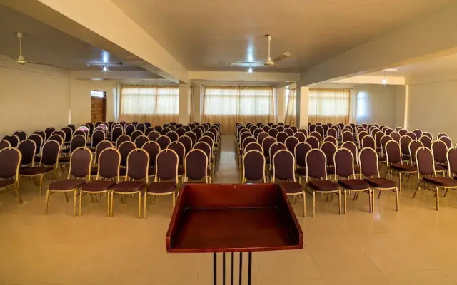 Golf Lane Hotel