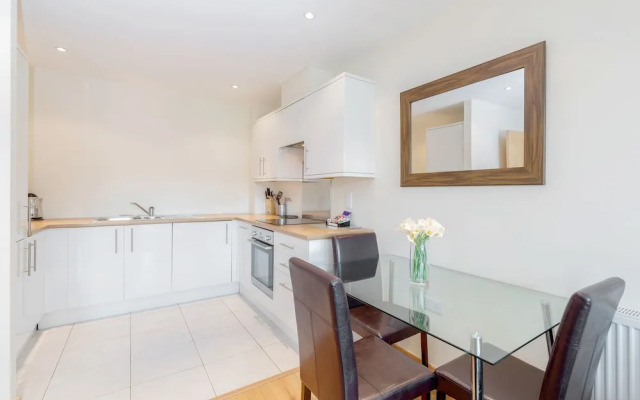 Roomspace Apartments -Westnye House