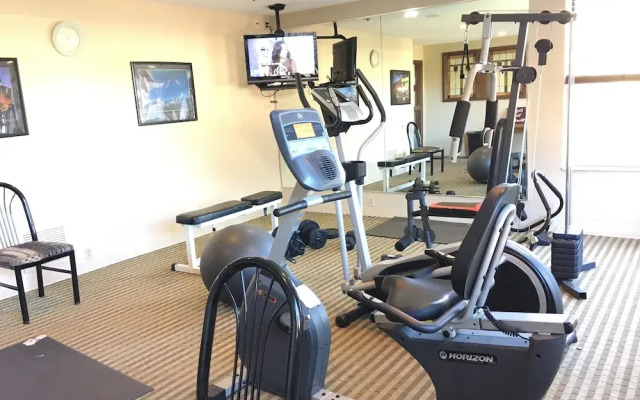 Norwood Inn & Suites