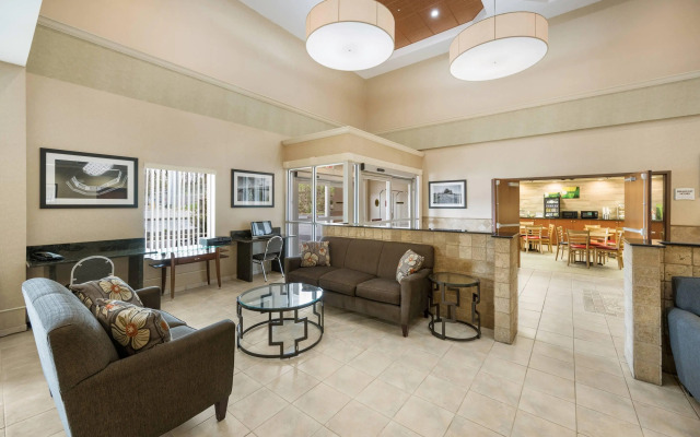 Quality Inn & Suites Fishkill South near I-84