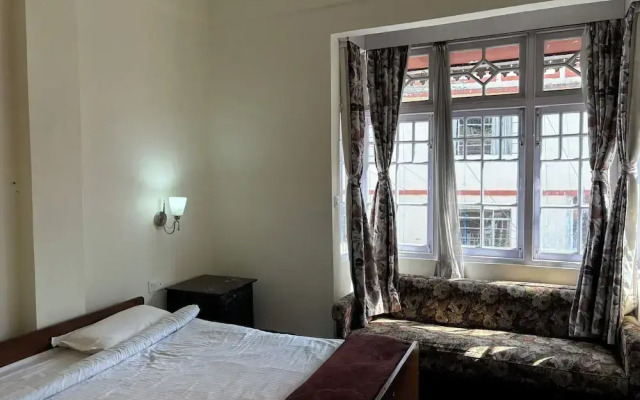 Pineridge Hotel