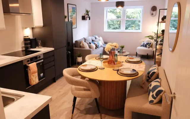 Stylish, Luxury Apartment Sleeps 4 - Southampton