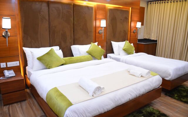 Hotel Platinum Palace Near Medanta Hospital Sector 38