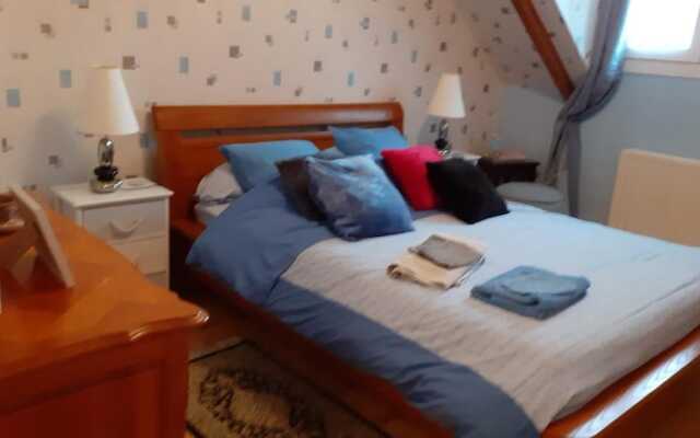 Chambre dans une maison pleine de vie