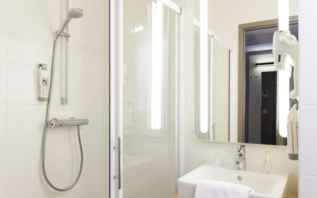 ibis Lannion Cote de Granit Rose