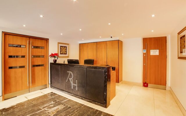 Captivating Studio in London With Jacuzzi