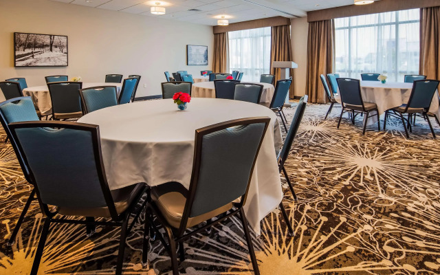 Best Western Plus Bolivar Hotel & Suites
