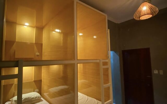 Fomo hostel palawan