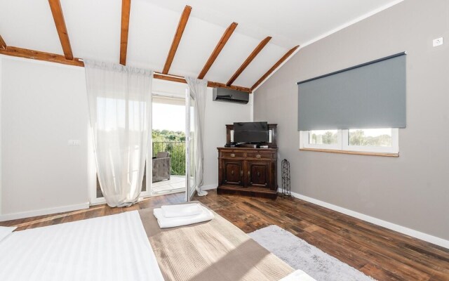 Stunning Home in Skradin-dubavice With Wifi and 4 Bedrooms