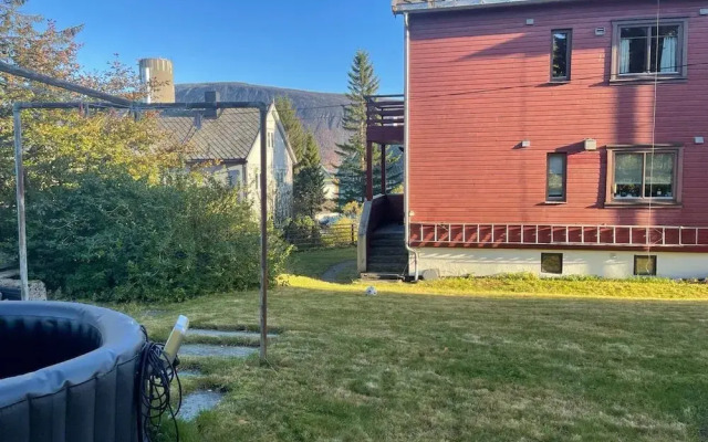 Arctic Skyview Retreat in Tromso - With Parking