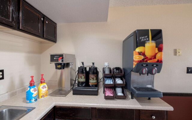 Days Inn & Suites by Wyndham Bossier City/Casino Area