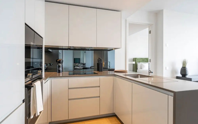 Sensational Two-bedroom Apartment by the River