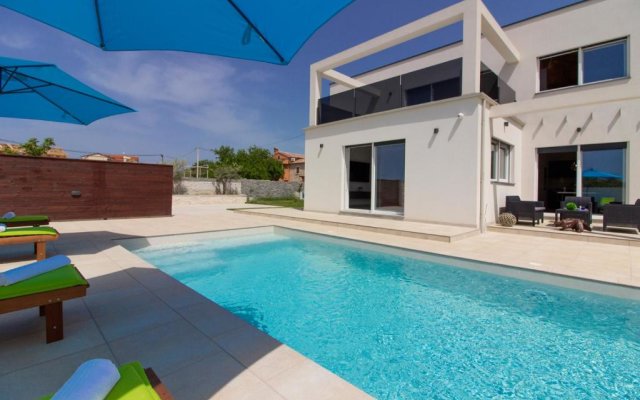 Modern villa Nerina with private pool near Pula