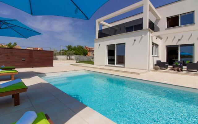 Modern villa Nerina with private pool near Pula