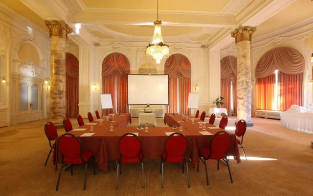 Hotel du Grand Lac Excelsior