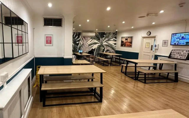 Smart Hyde Park View - Hostel