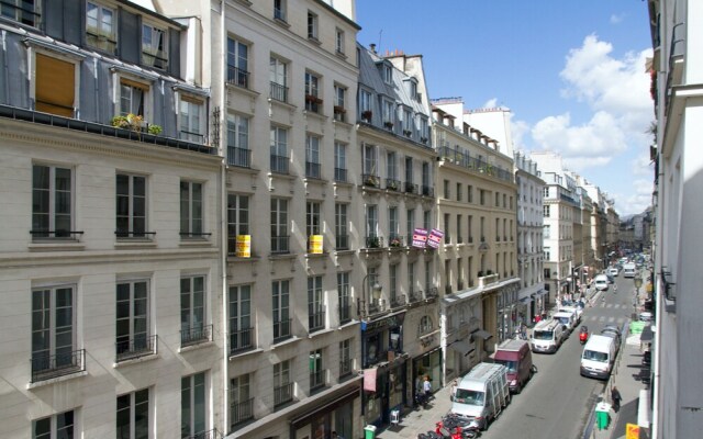 Louvre - Tuileries Gardens Apartment