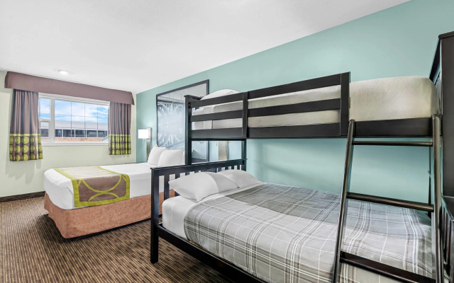 Super 8 by Wyndham Saskatoon Near Saskatoon Airport