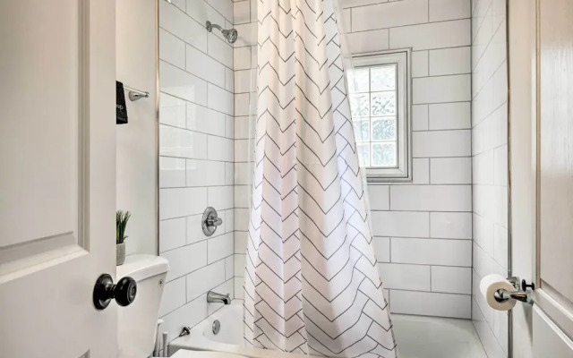 Chic Charlotte Retreat < 3 Miles to Downtown!