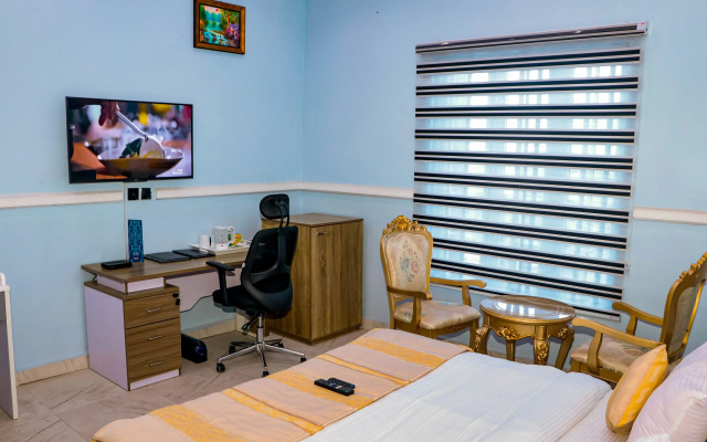 Blue Line Apartments