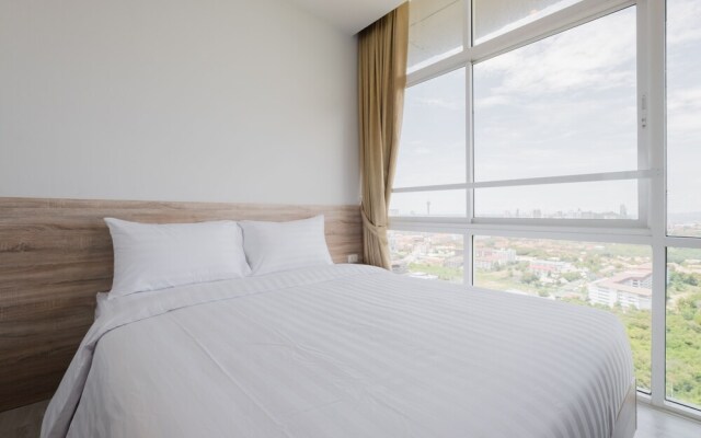 The Grand Jomtien by Favstay