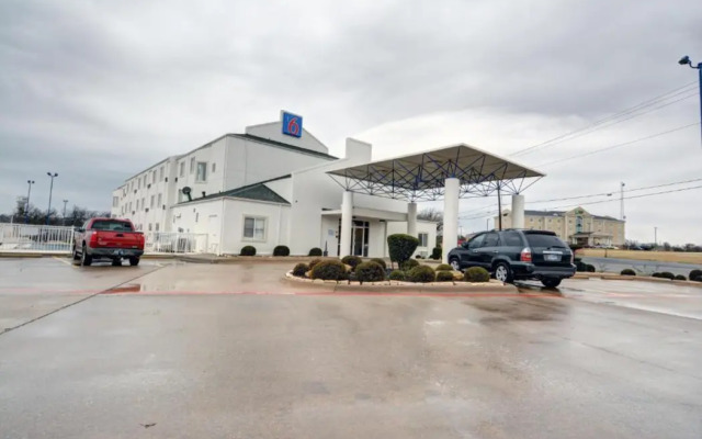 Motel 6 Denison, TX