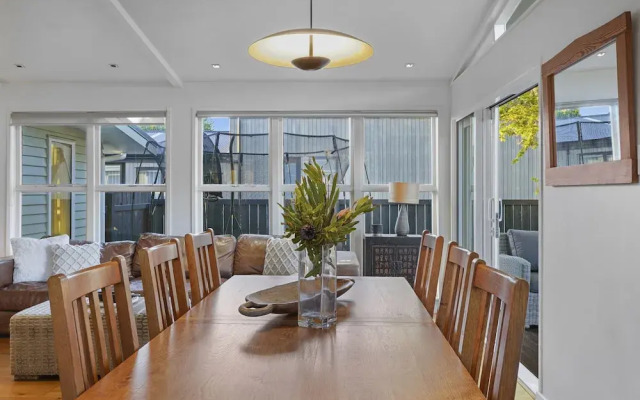 Gorgeous Family Home-Fully Fenced & Toys