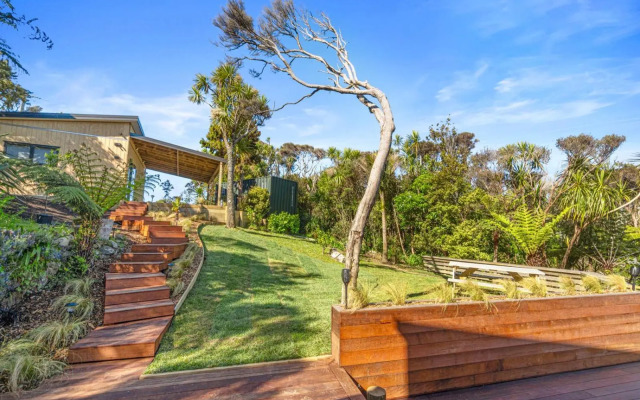 Piha - City Escape, Piha Holiday Home