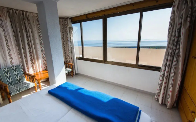 Hostal Port Corona