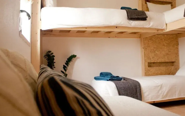 Kokua Surfarm - Hostel